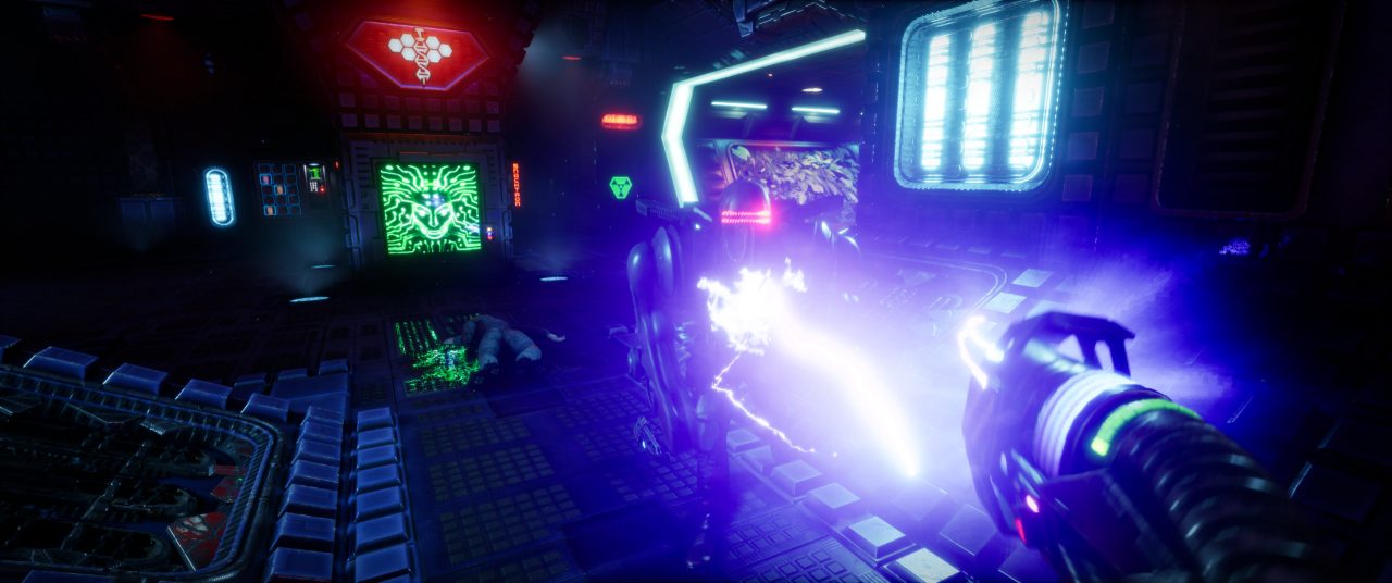 Blasting an enemy cyborg with electricity with an AI terminal looking on in System Shock.