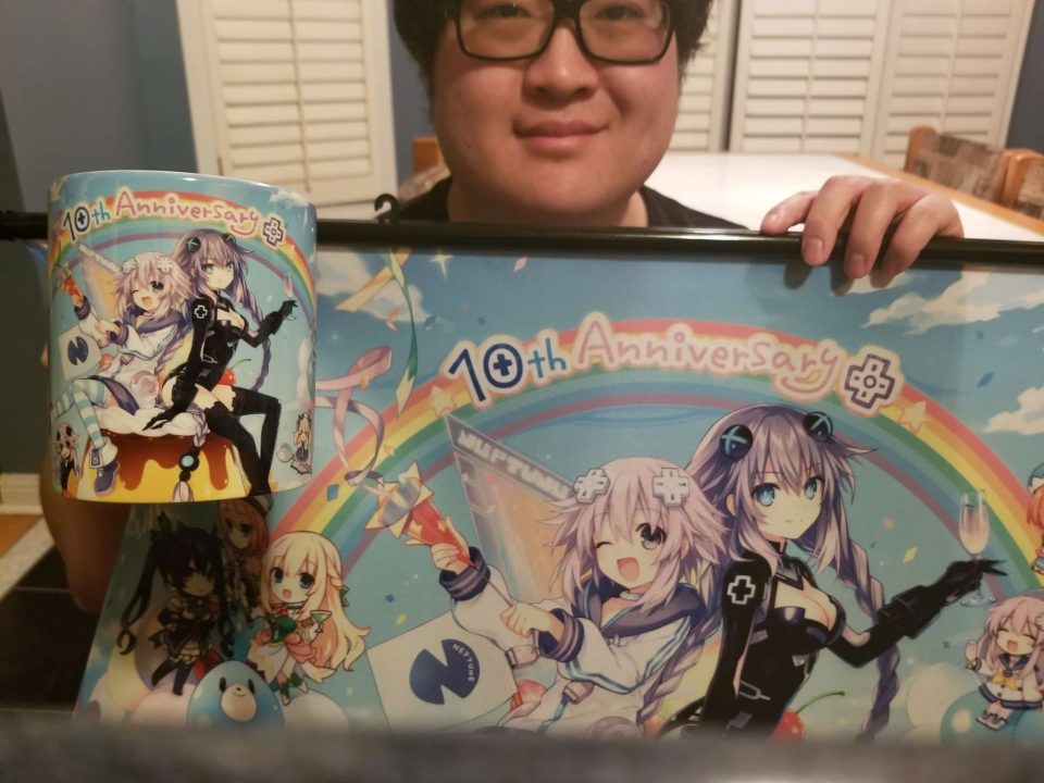The author celebrates Neptunia and shows of a mug and scroll from the series' 10th anniversary.