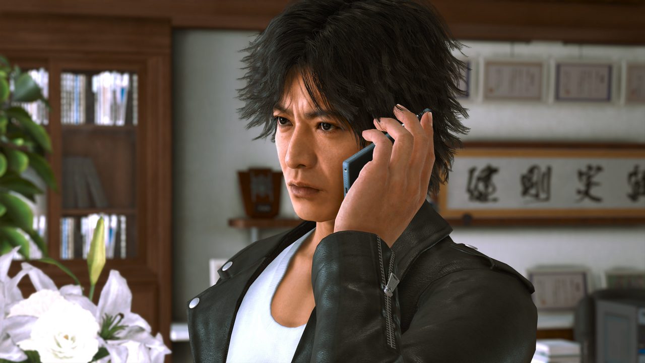 The protagonist of Lost Judgment speaks with an unkown person on the phone.