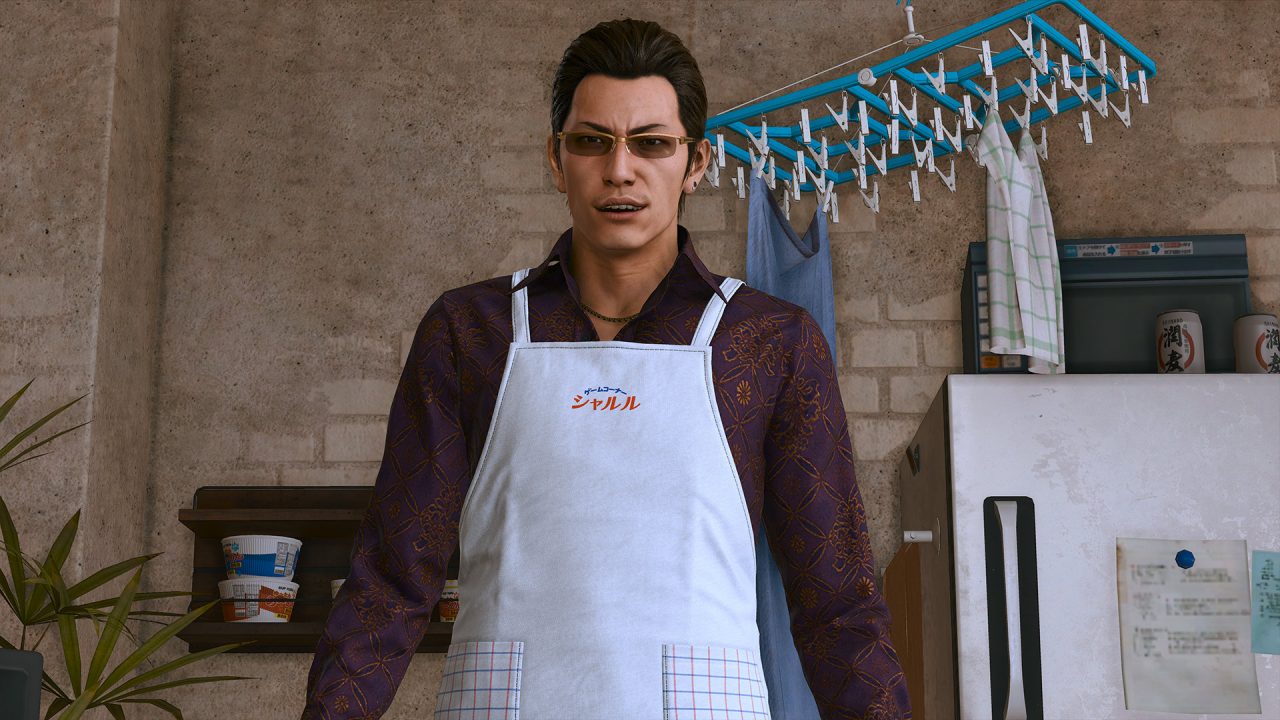 Lost Judgment: The Kaito Files screenshot of Toru Higashi in an apron. 