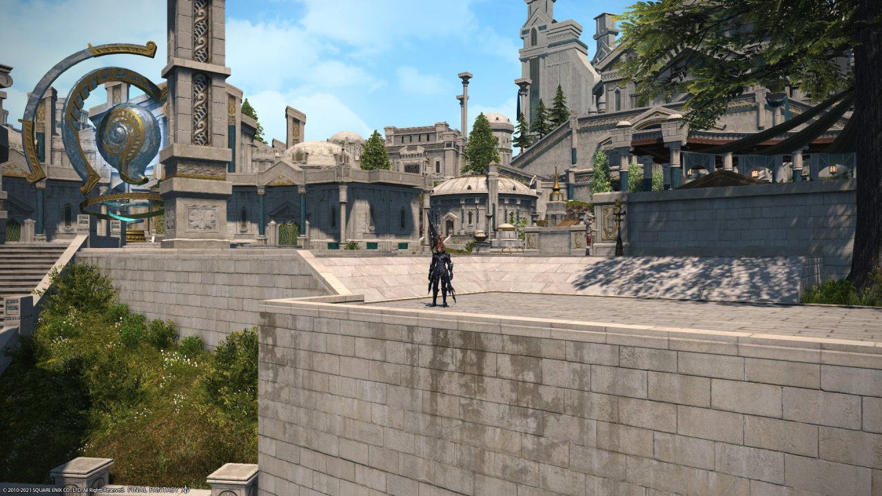 A Dark Knight looking over a ledge in Old Sharlayan in Final Fantasy XIV Endwalker