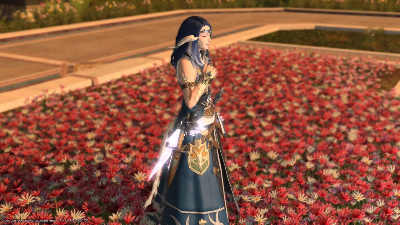 A very blue Final Fantasy XIV rogue and ninja glamour on an Au Ra.