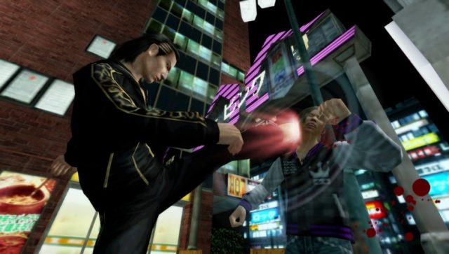 Kurohyō: Ryu ga Gotoku Shinshō screenshot of a man dressed in black kicking an attacker in the face in a nighttime city alleyway.