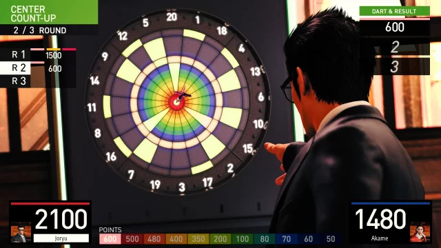 Like a Dragon Gaiden: The Man Who Erased His Name Screenshot of Kiryu playing darts